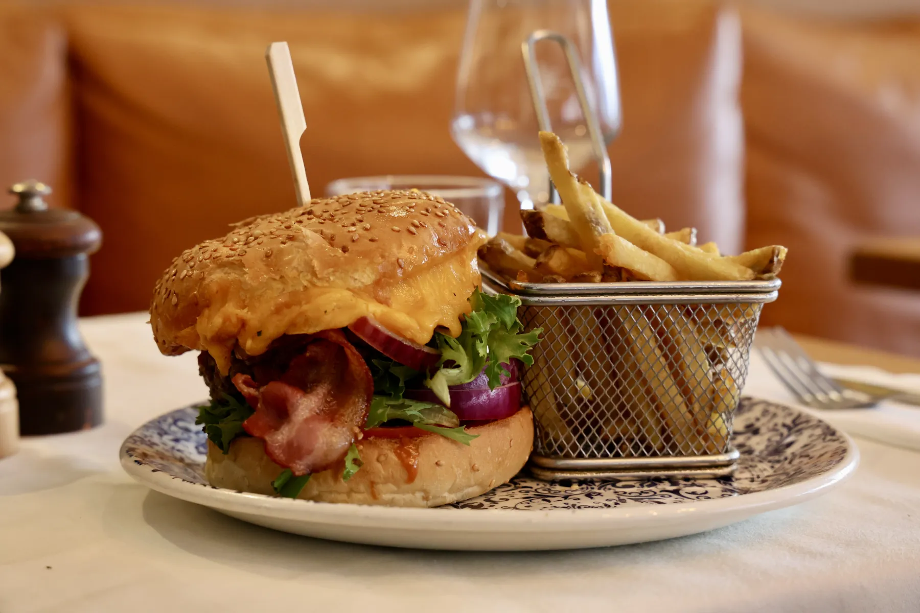 Cheeseburger bacon et frites maison
